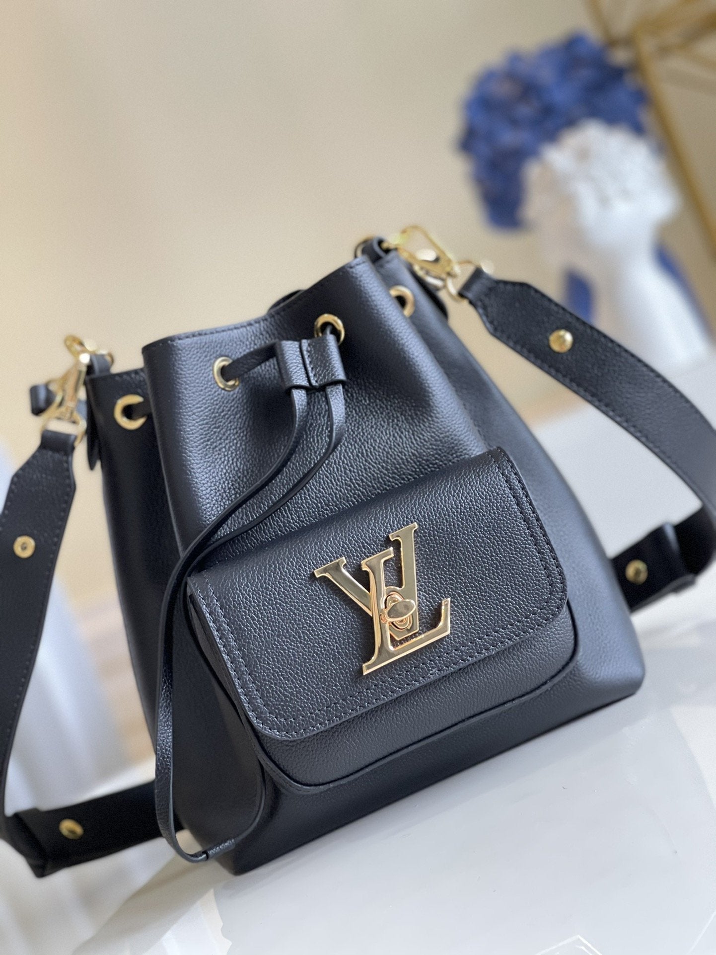 LOUIS VUITTON LV LOCKME BUCKET 23 BLACK GRAINED CALF SKIN