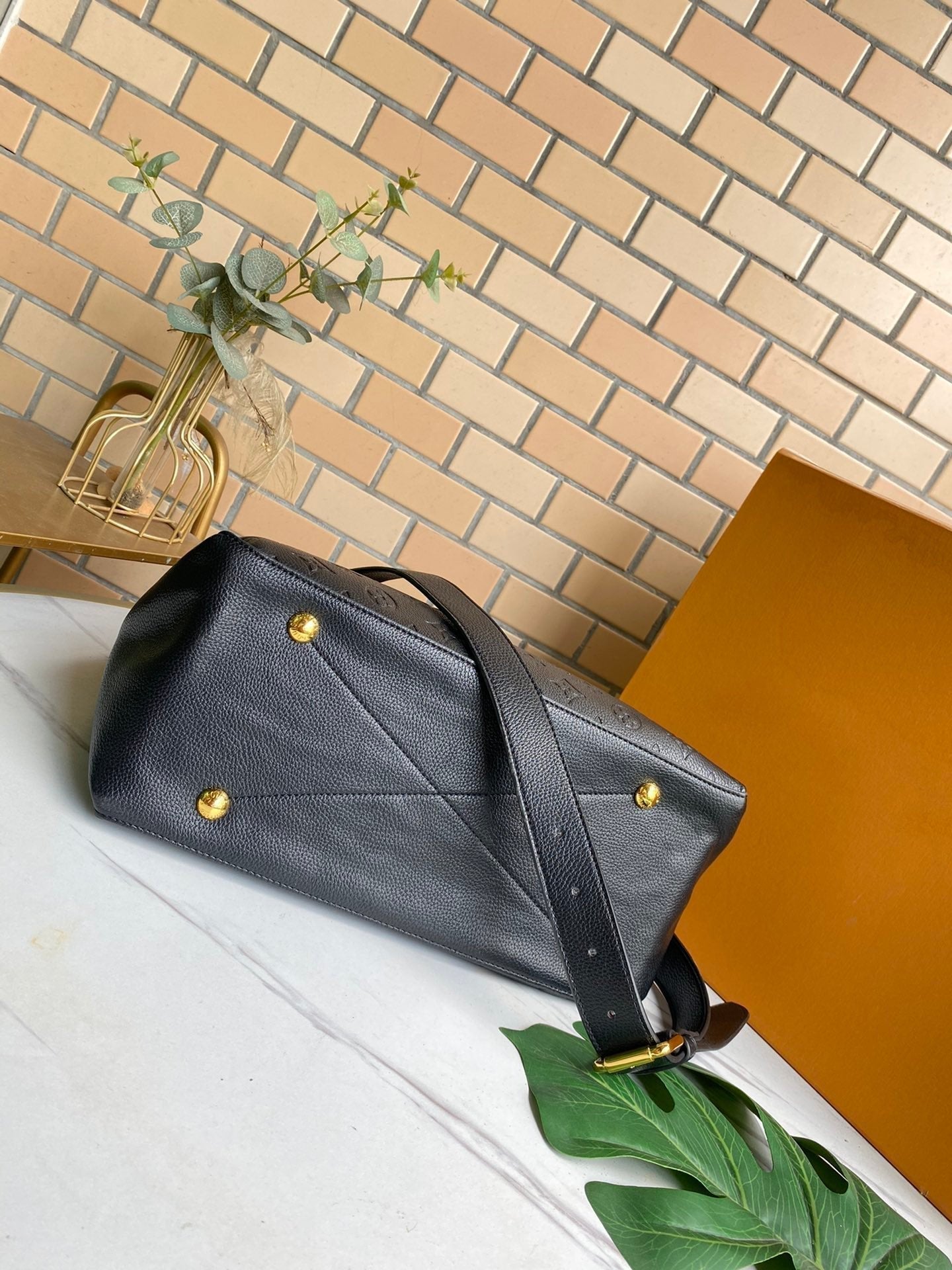 LOUIS VUITTON MAIDA HOBO 33CM BLACK MONOGRAM EMBOSSED GRAINED COWHIDE