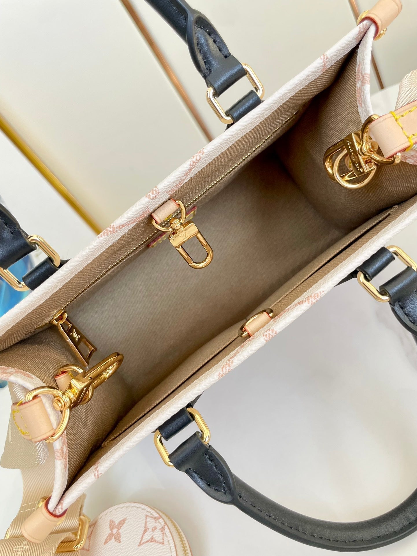 LOUIS VUITTON ONTHEGO 25 WHITE BROWN MONOGRAM CANVAS