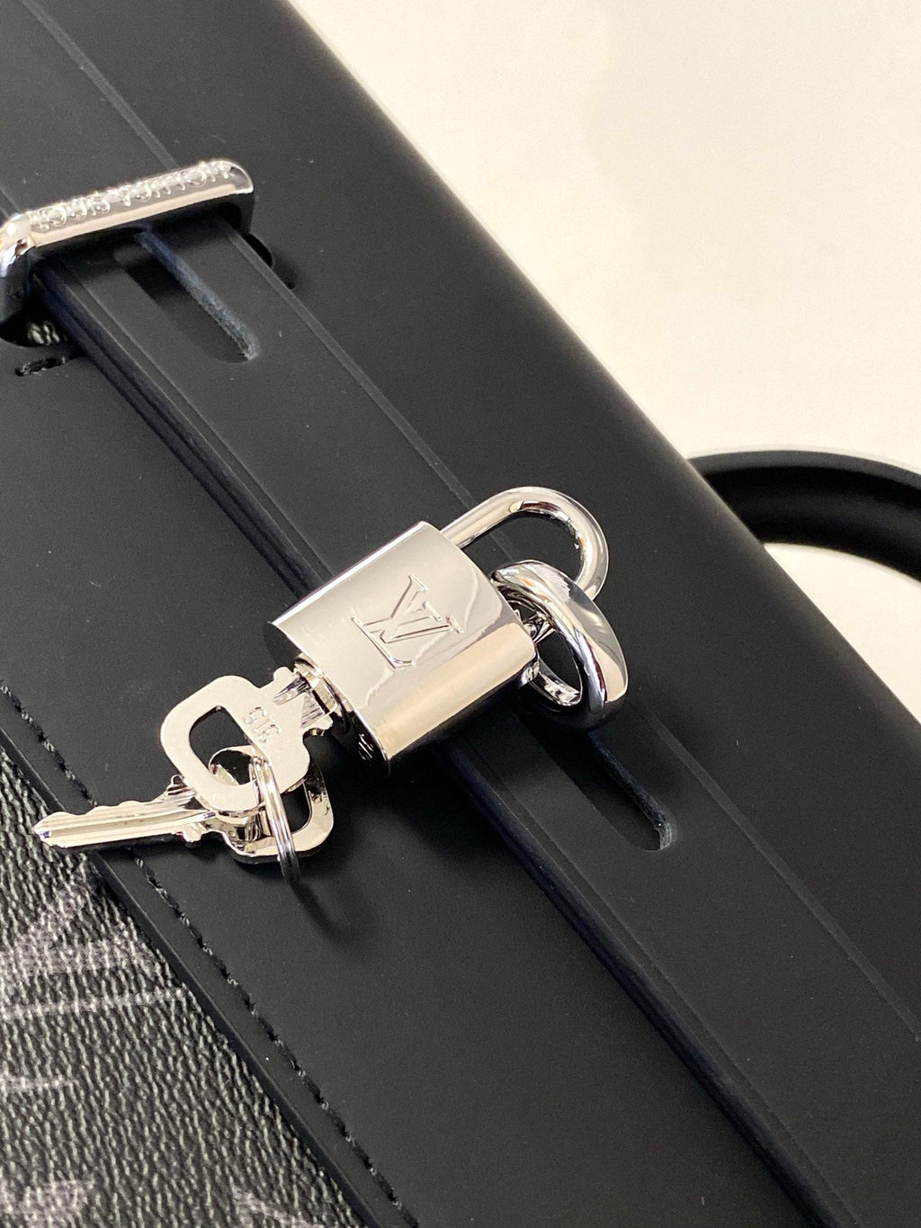LOUIS VUITTON STEAMER BACKPACK 45 IN GUN METAL MONOGRAM ECLIPSE CANVAS AND BLACK CALFSKIN SILVER BUCKLE