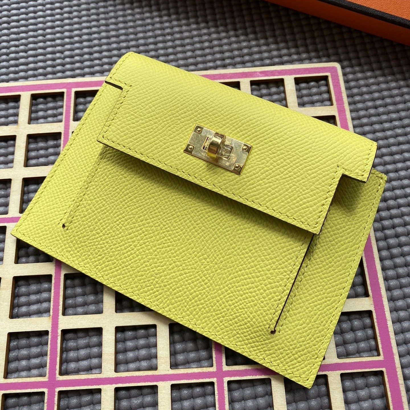 HERMES Kelly Pocket 13.5 Lime Epsom Ghw