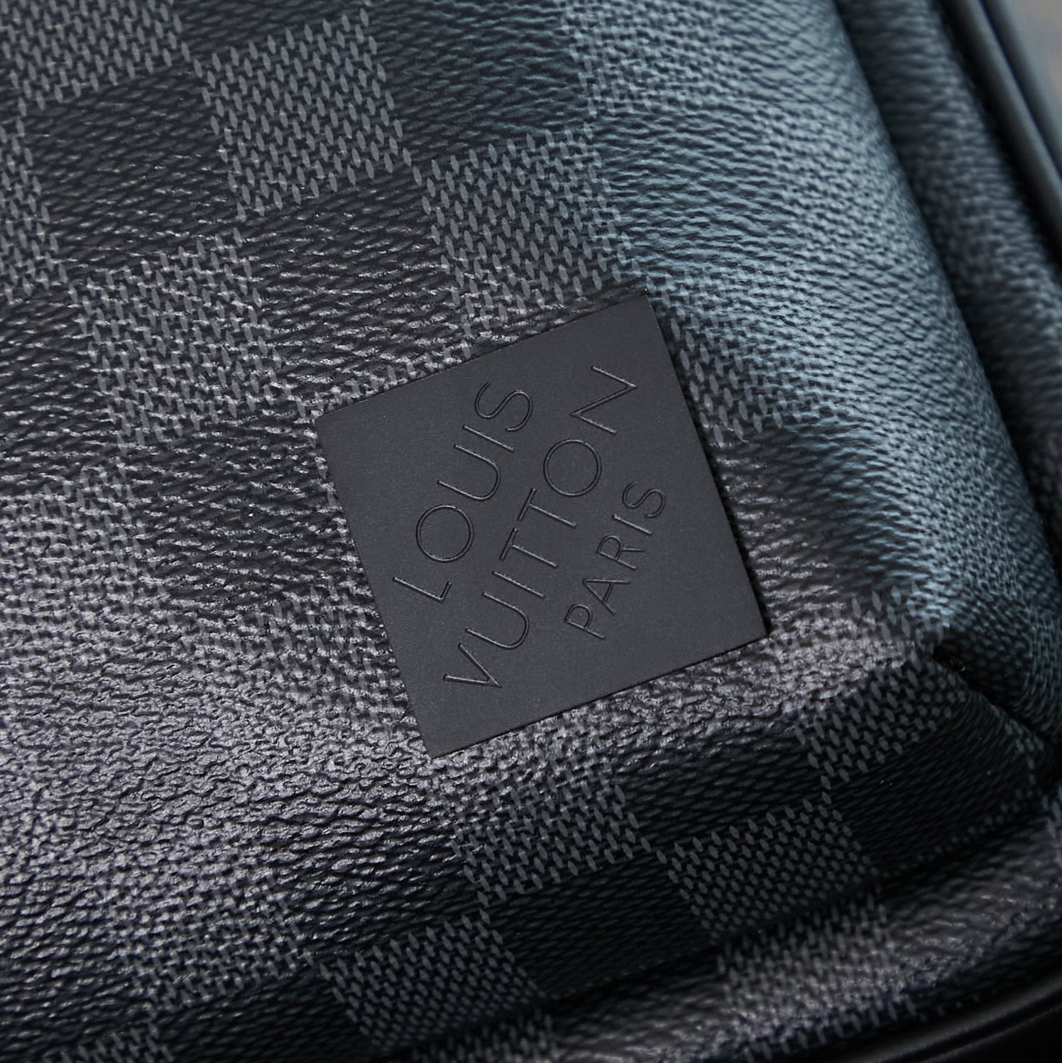 LOUIS VUITTON AVENUE SLINGBAG 31 IN BLACK DAMIER GRAPHITE CANVAS