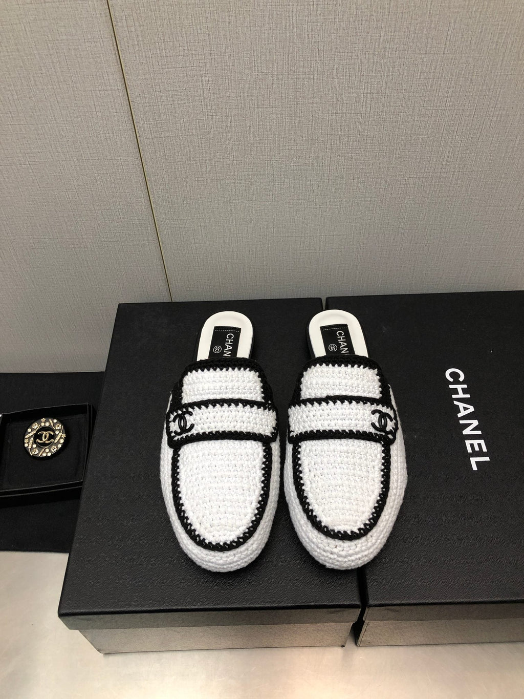 CHANEL HALF-MULES IN WHITE MIX BLACK WOOL WOVEN