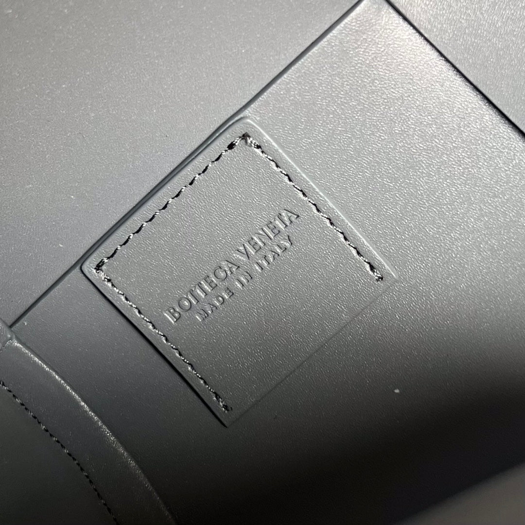 BOTTEGA VENETA CYLINDER CASSETTE 30 IN LAVA GRAY CALFSKIN