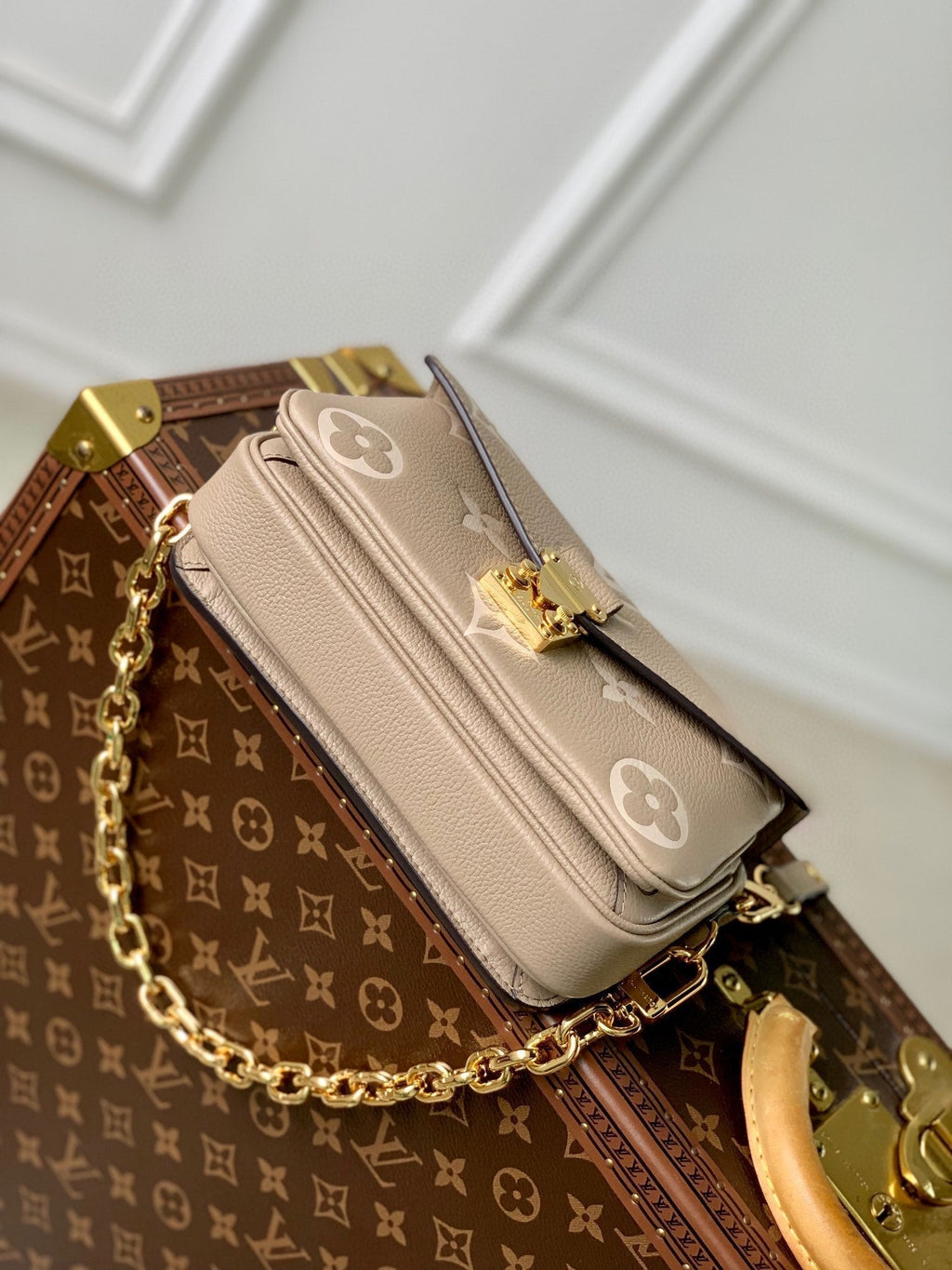 LOUIS VUITTON POCHETTE MÉTIS EAST WEST 21 IN BEIGE MONOGRAM EMPREINTE CALFSKIN EMBOSSED LOGO