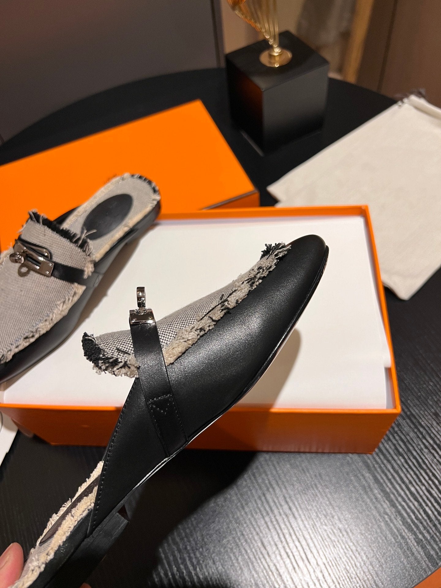 HERMES 0z Mule Noir/Prunoir