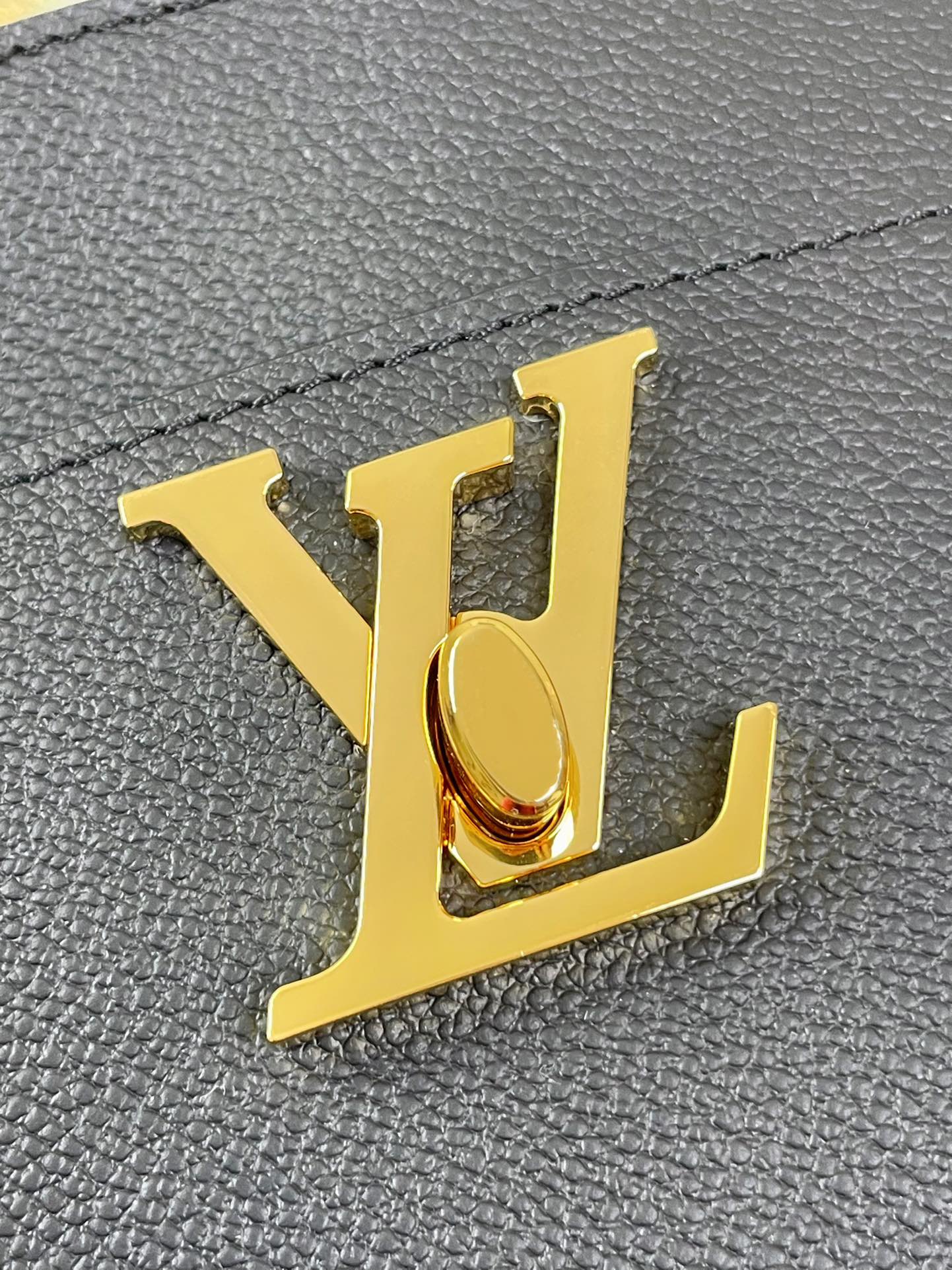 LOUIS VUITTON LOCK AND WALK 20 IN BLACK GRAINED CALFSKIN GOLD HARDWARE
