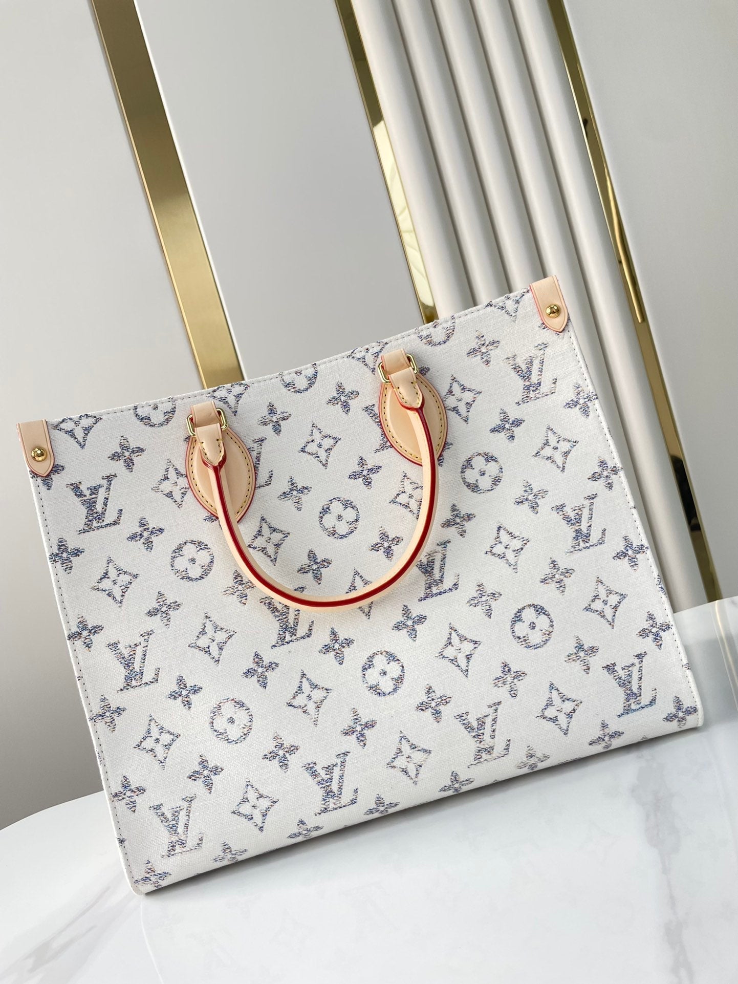 LOUIS VUITTON ONTHEGO MM 35 IN WHITE MONOGRAM JACQUARD FABRIC