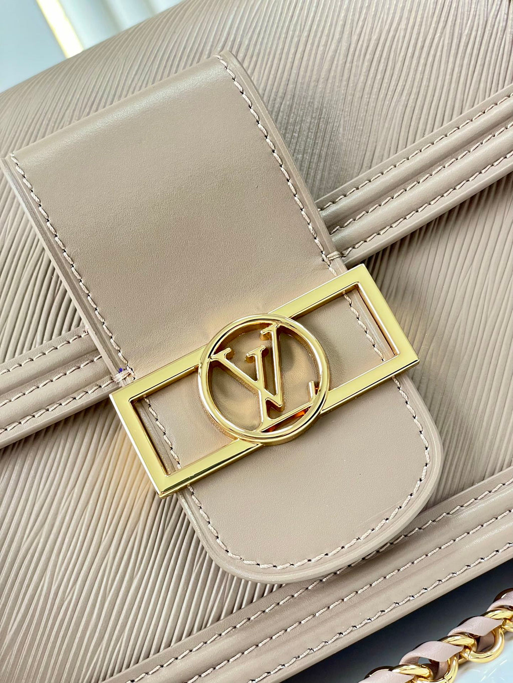 LOUIS VUITTON DAUPHINE MM 25 IN MEDIUM BROWN EPI GRAINED CALFSKIN GOLD HARDWARE