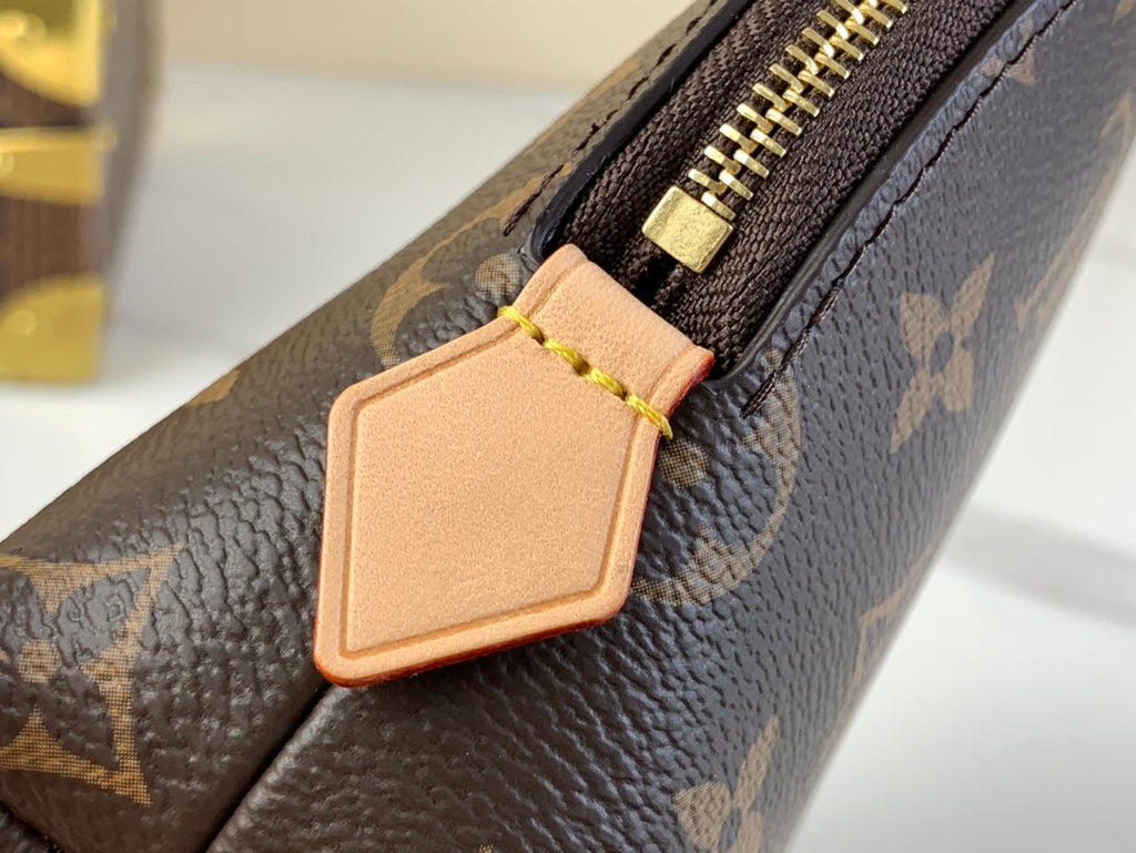 LOUIS VUITTON COSMETIC POUCH 22 IN BROWN MONOGRAM CANVAS