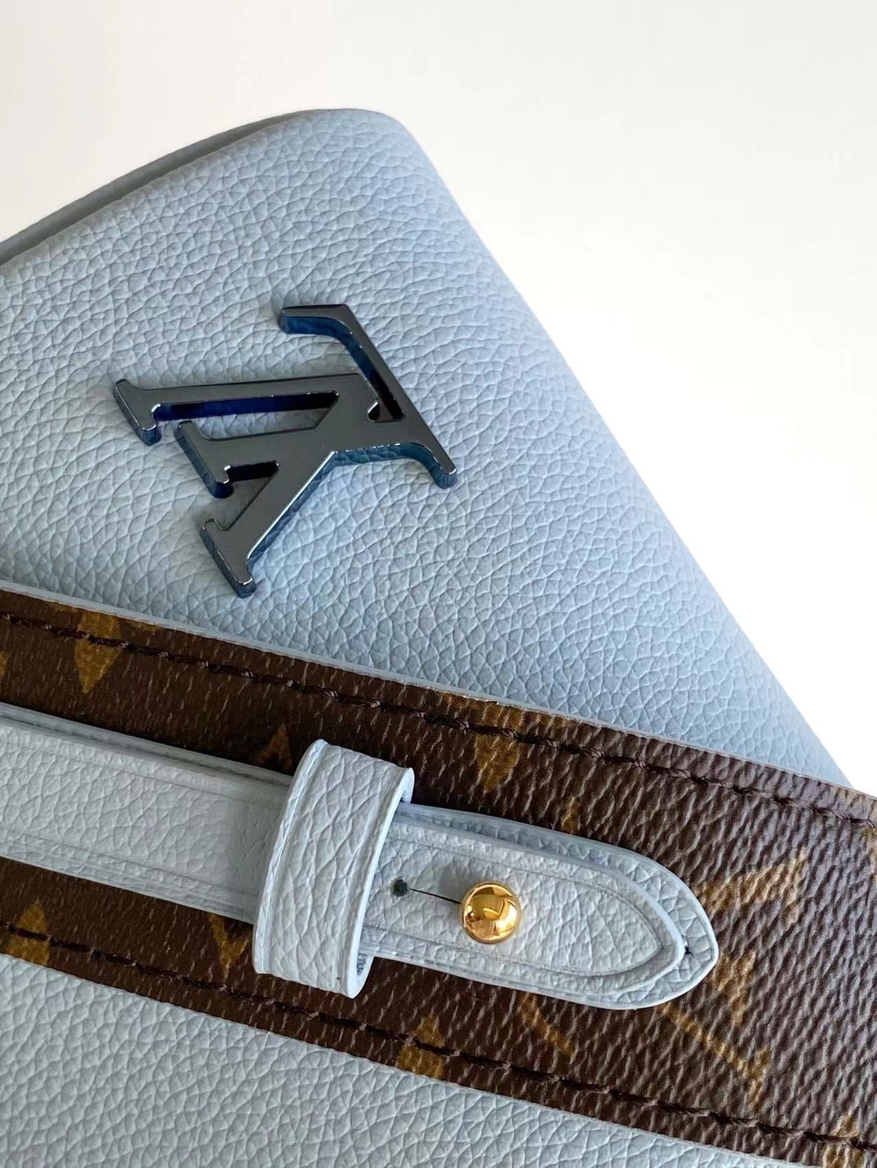 LOUIS VUITTON SPEEDY BANDOULIÈRE 18 IN BLUE HOUR CALFSKIN