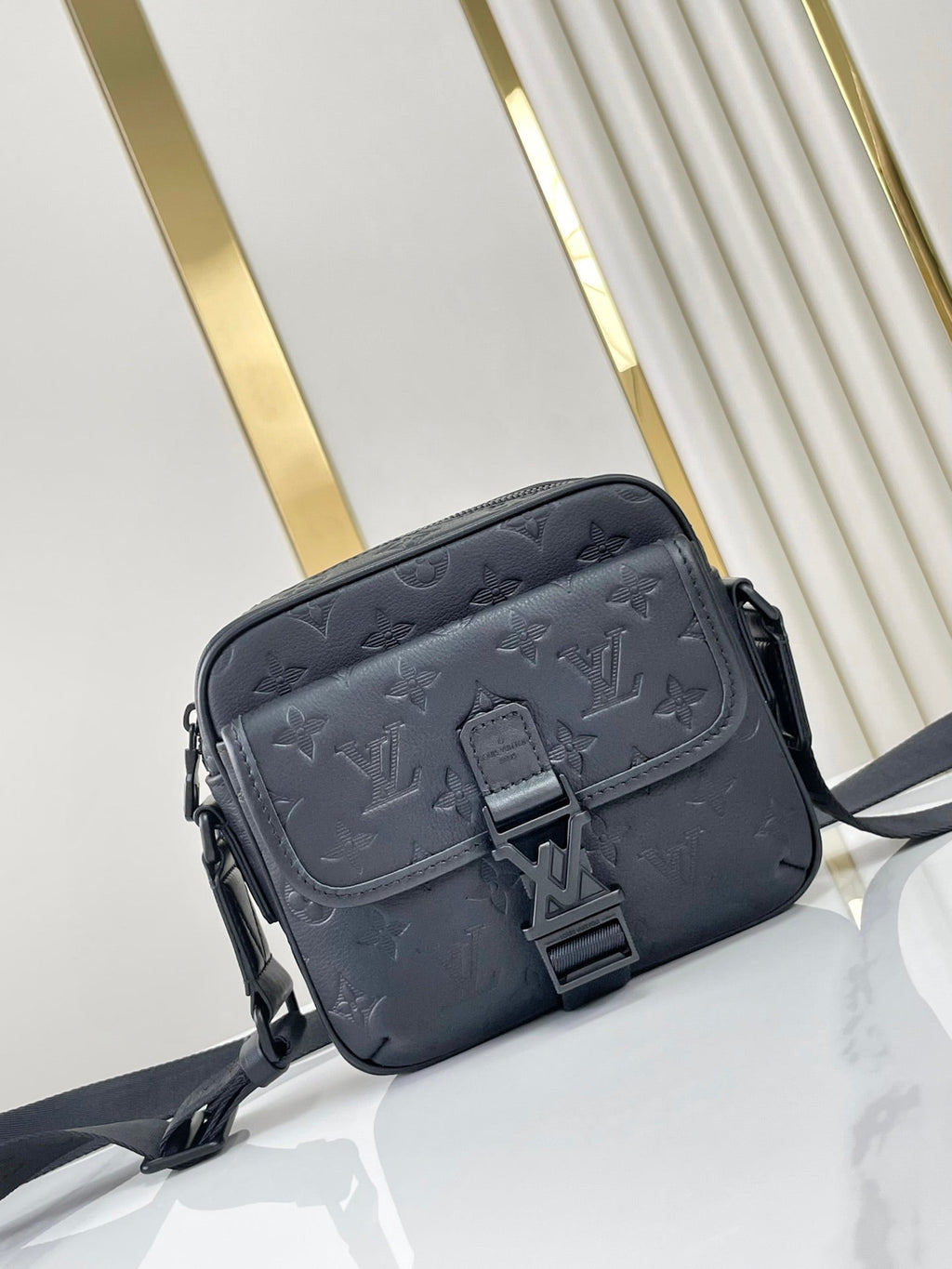 LOUIS VUITTON GETAWAY MESSENGER 18 IN BLACK EMBOSSED CALFSKIN