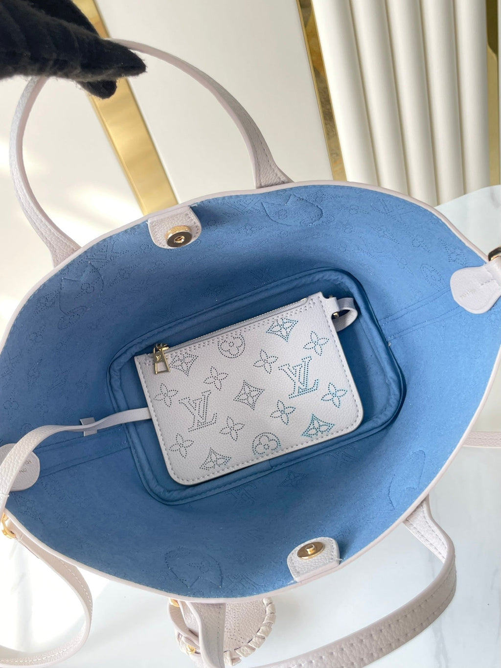 LOUIS VUITTON BLOSSOM PM 20 IN BLUME PERFORATED CALFSKIN