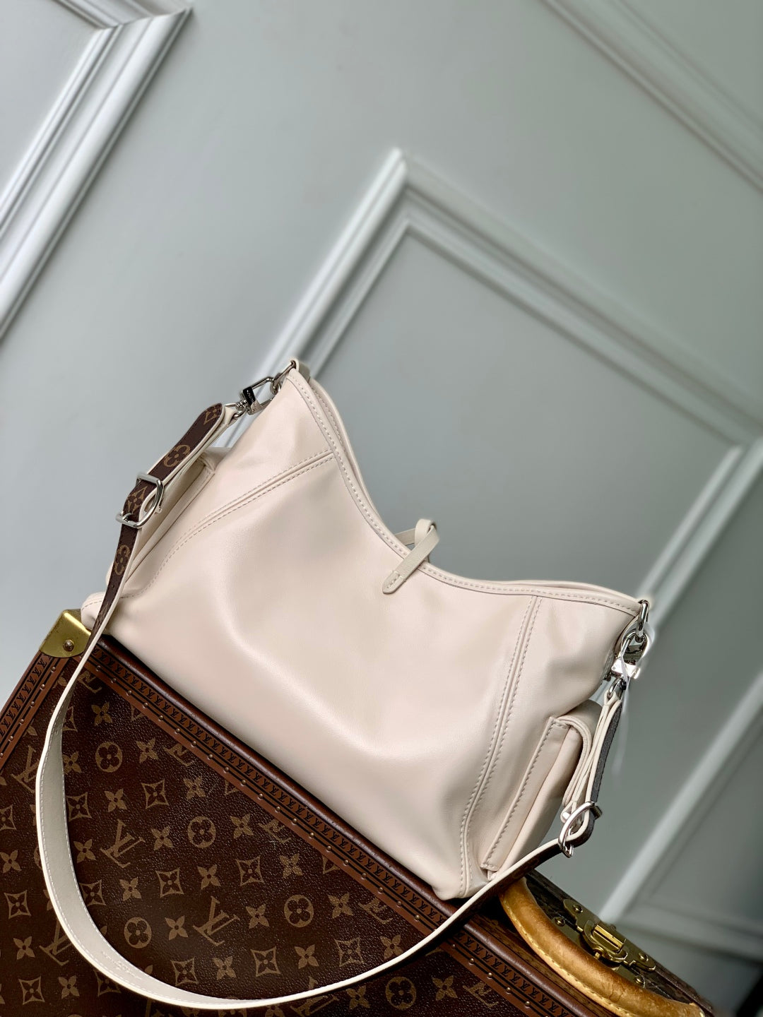 LOUIS VUITTON CARRYALL CARGO VIBE PM 33.5 IN VANILLE LAMBSKIN BORWN MONOGRAM TAG