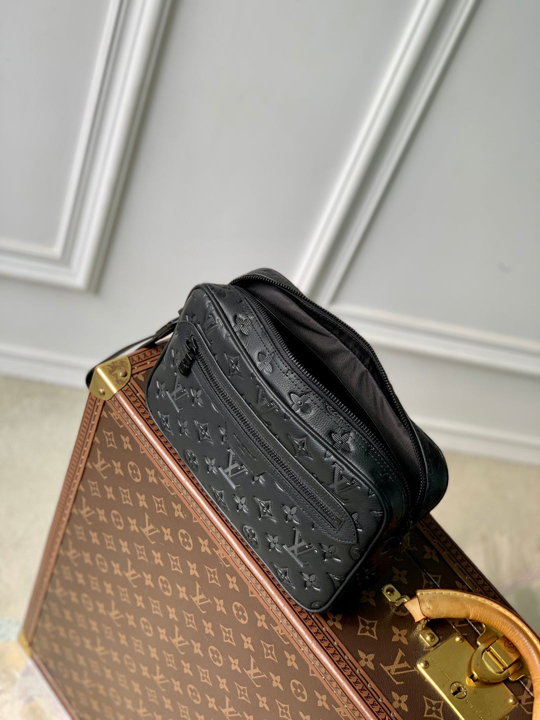 LOUIS VUITTON POCHETTE KASAI 24.5 IN BLACK MONOGRAM SHADOW CALFSKIN