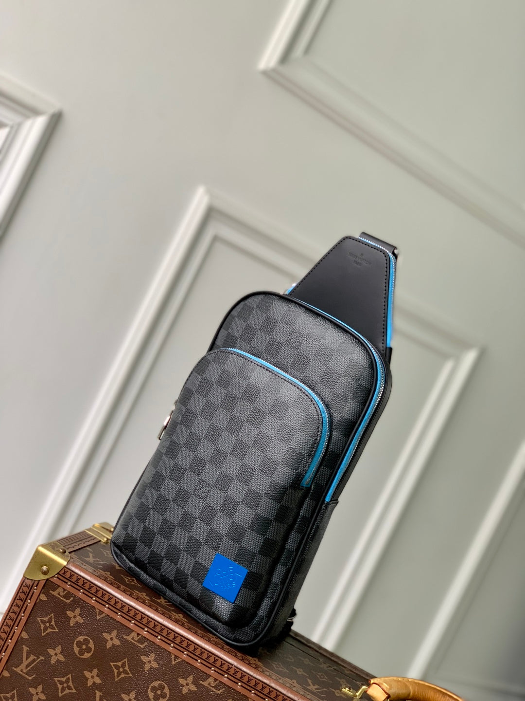 LOUIS VUITTON AVENUE SLINGBAG 31 IN BLACK AND GREY DAMIER GRAPHITA CANVAS CALFSKIN