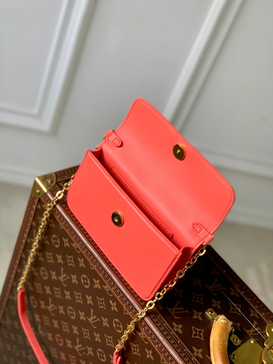 LOUIS VUITTON WALLET ON CHAIN BLOOM 20 IN SWEET CORAL CALFSKIN