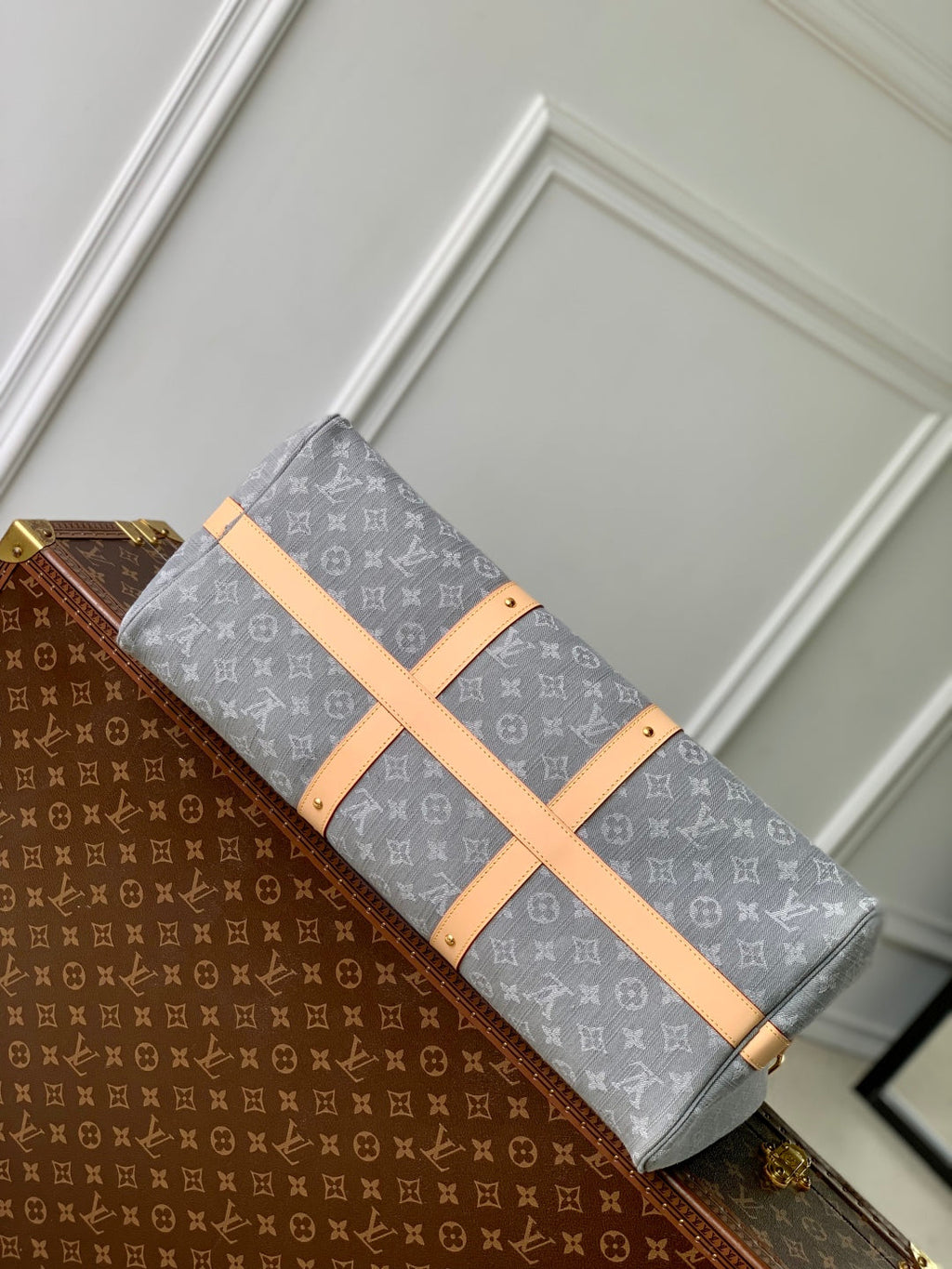 LOUIS VUITTON KEEPALL BANDOULIÈRE 45 IN GREY MONOGRAM DENIM LIGHT BROWN CALFSKIN