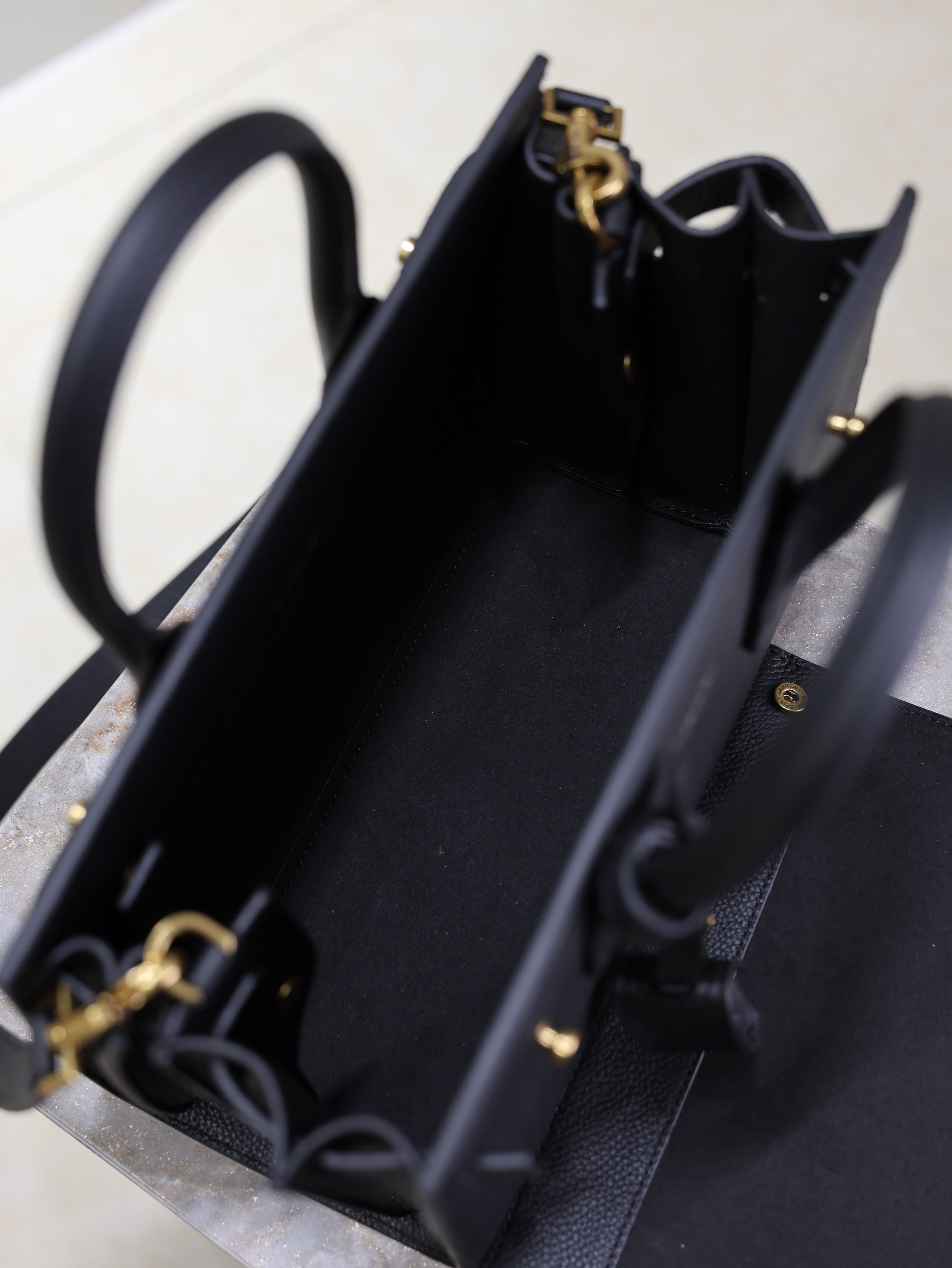 YSL 25S SAC DE JOUR MM 26 IN BLACK SUPPLE GRAINED CALFSKIN GOLD HARDWARE