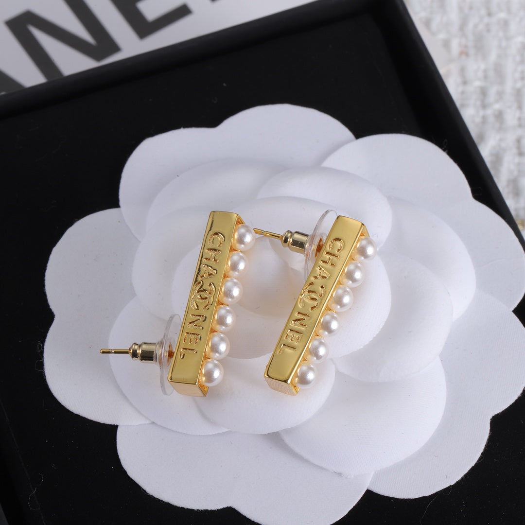 18K  Chanel Pearls Earrings