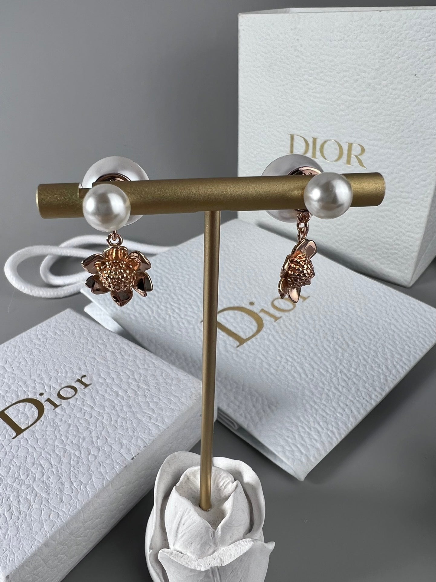 18K Dior Vintage Flower Pearl Earrings