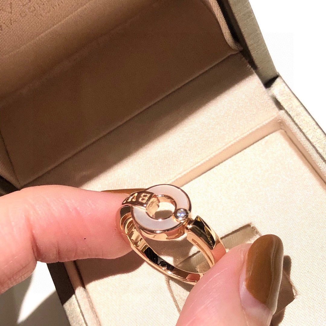 18K BVLGARI Pearl Ring