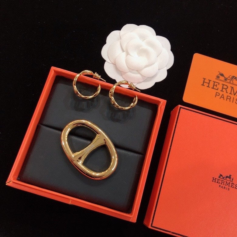18K Chaine D'Ancre Enchainee Hermes Earrings