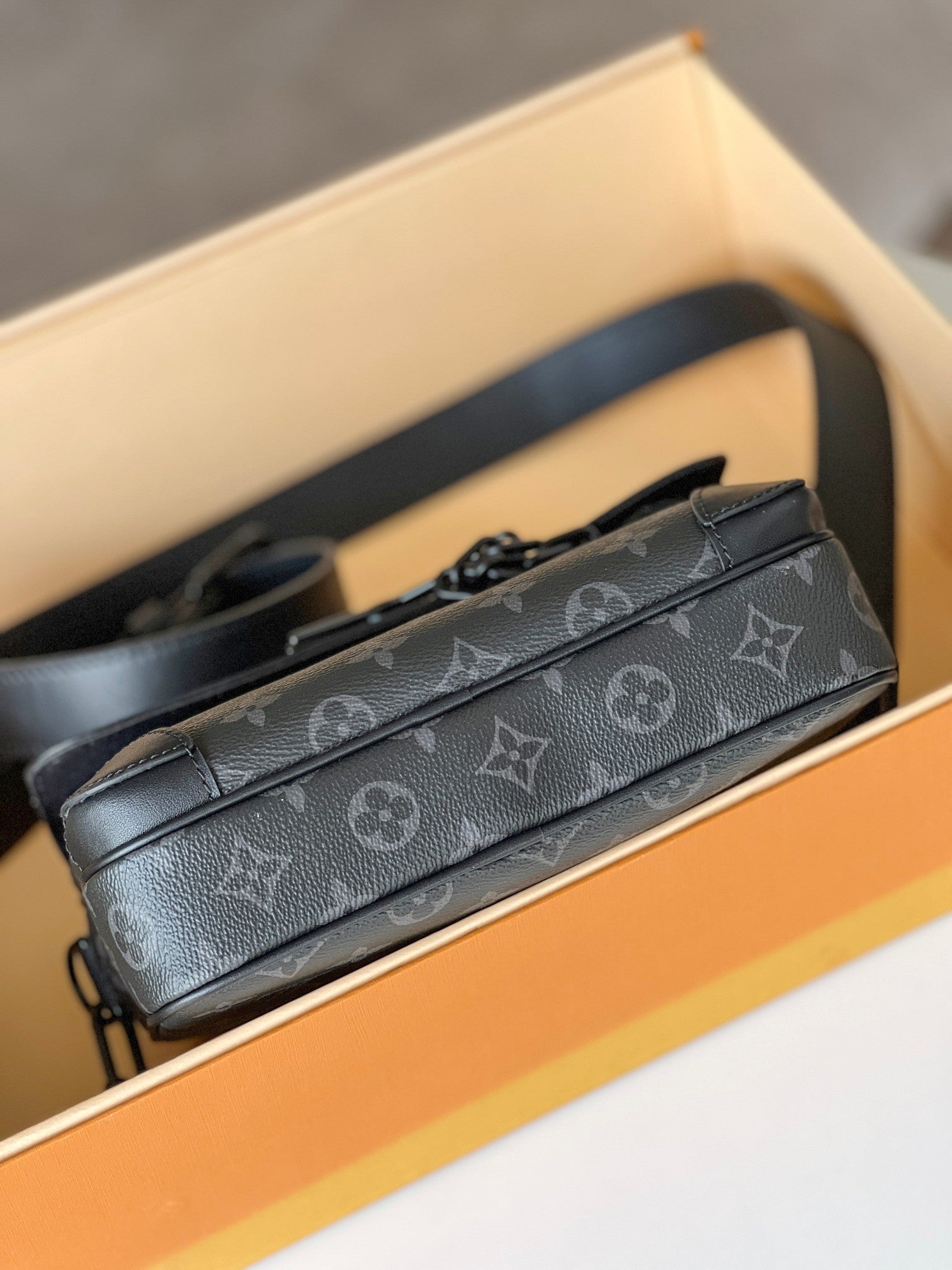 LOUIS VUITTON STEAMER 24 IN BLACK MONOGRAM ECLIPSE CANVAS