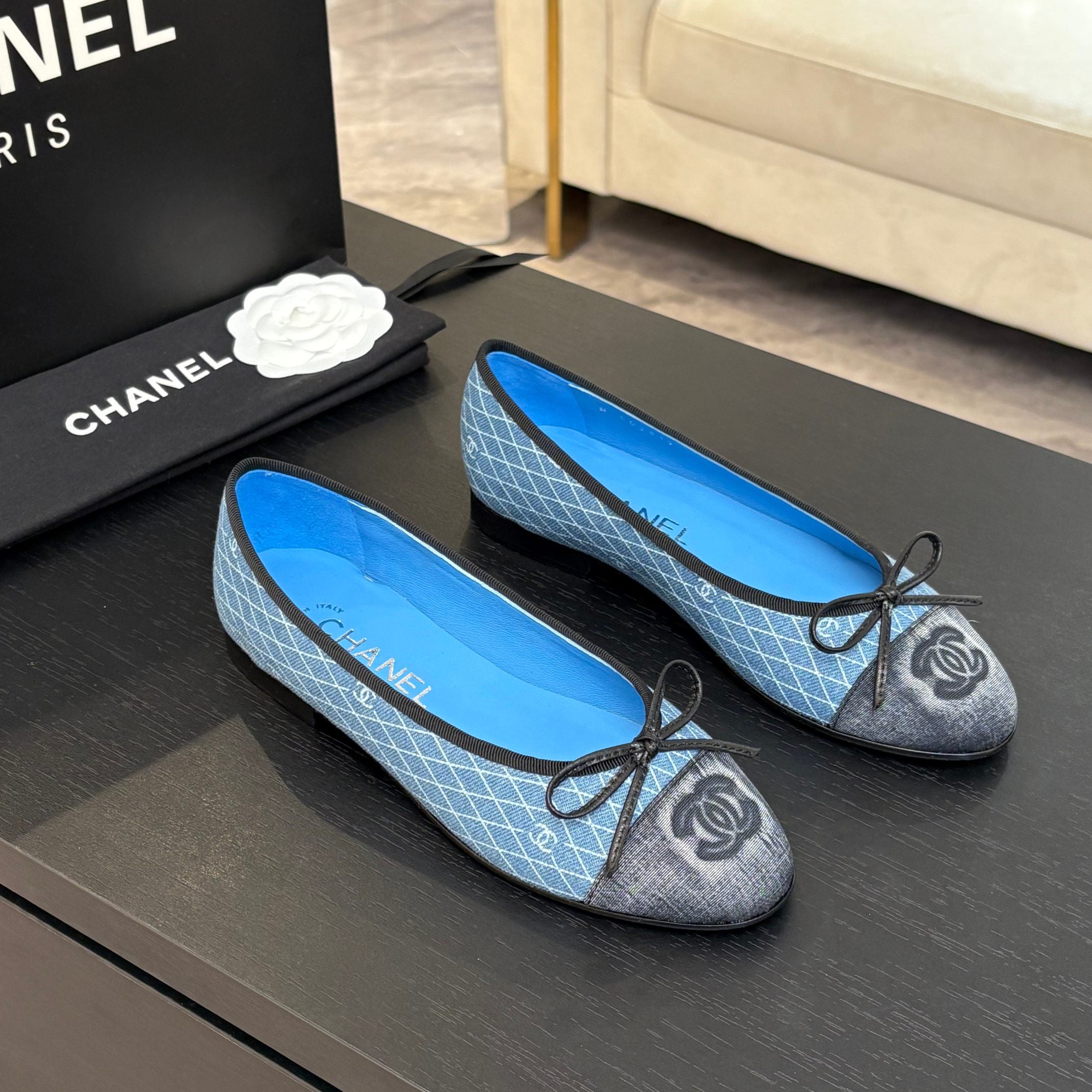 CHANEL BALLET FLATS IN LIGHT BLUE MIX BLACK MONOGRAM DENIM