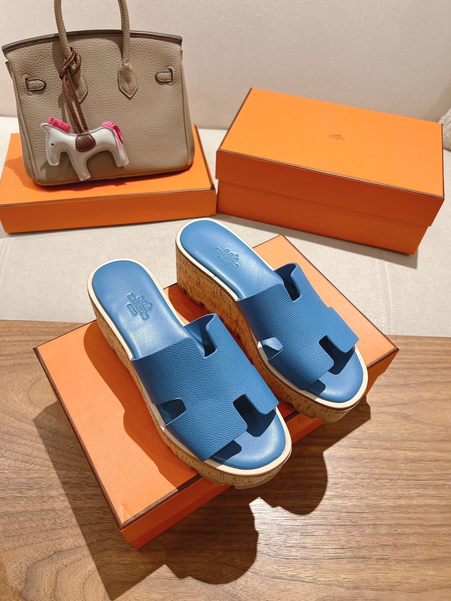 HERMES 25S HIGH WEDGE SANDALS IN BLUE LAMBSKIN STYLE 14