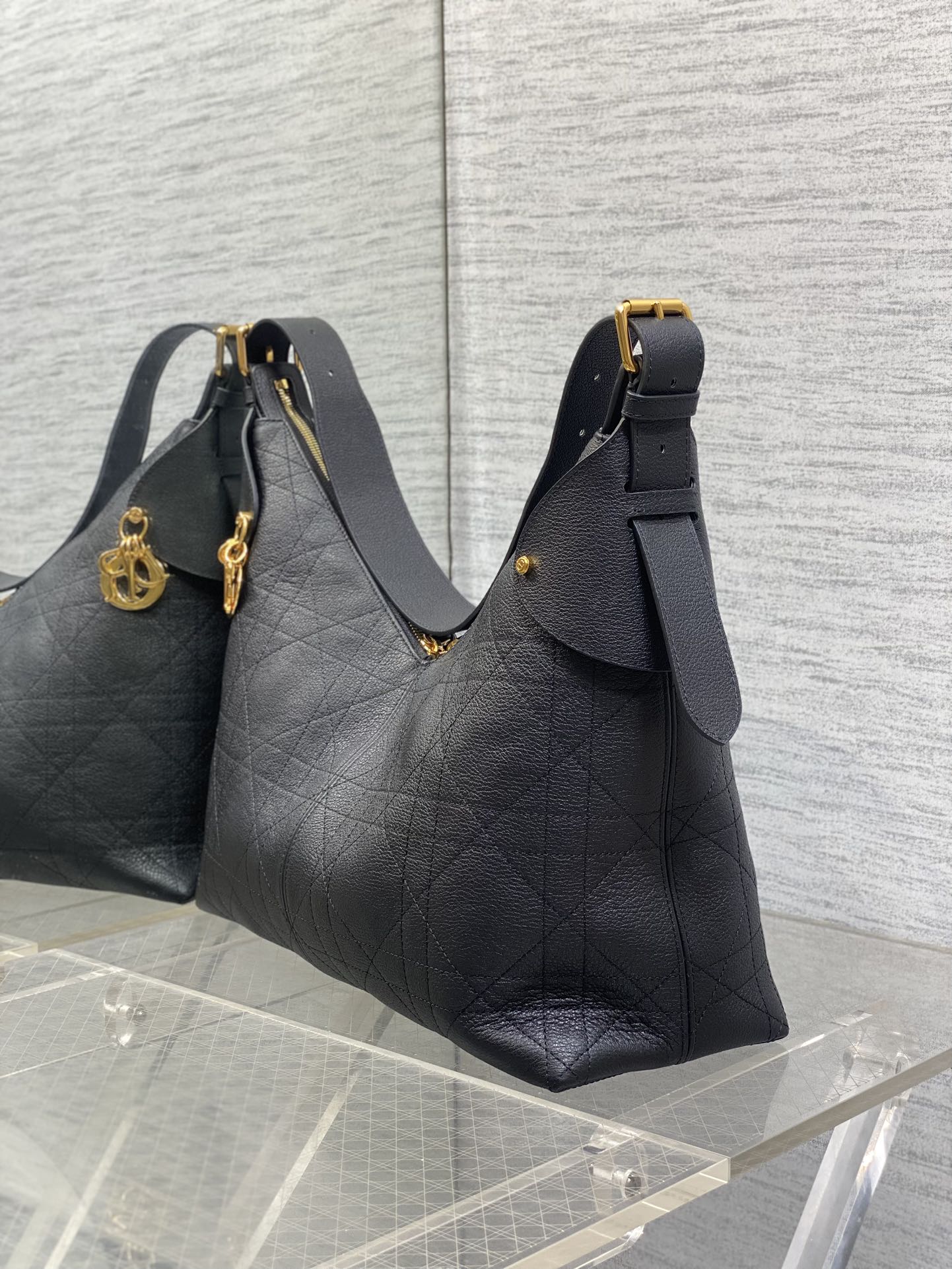 DIOR 25S VOYAGE BAG 34 IN BLACK FLAT MACROCANNAGE GRAINED CALFSKIN