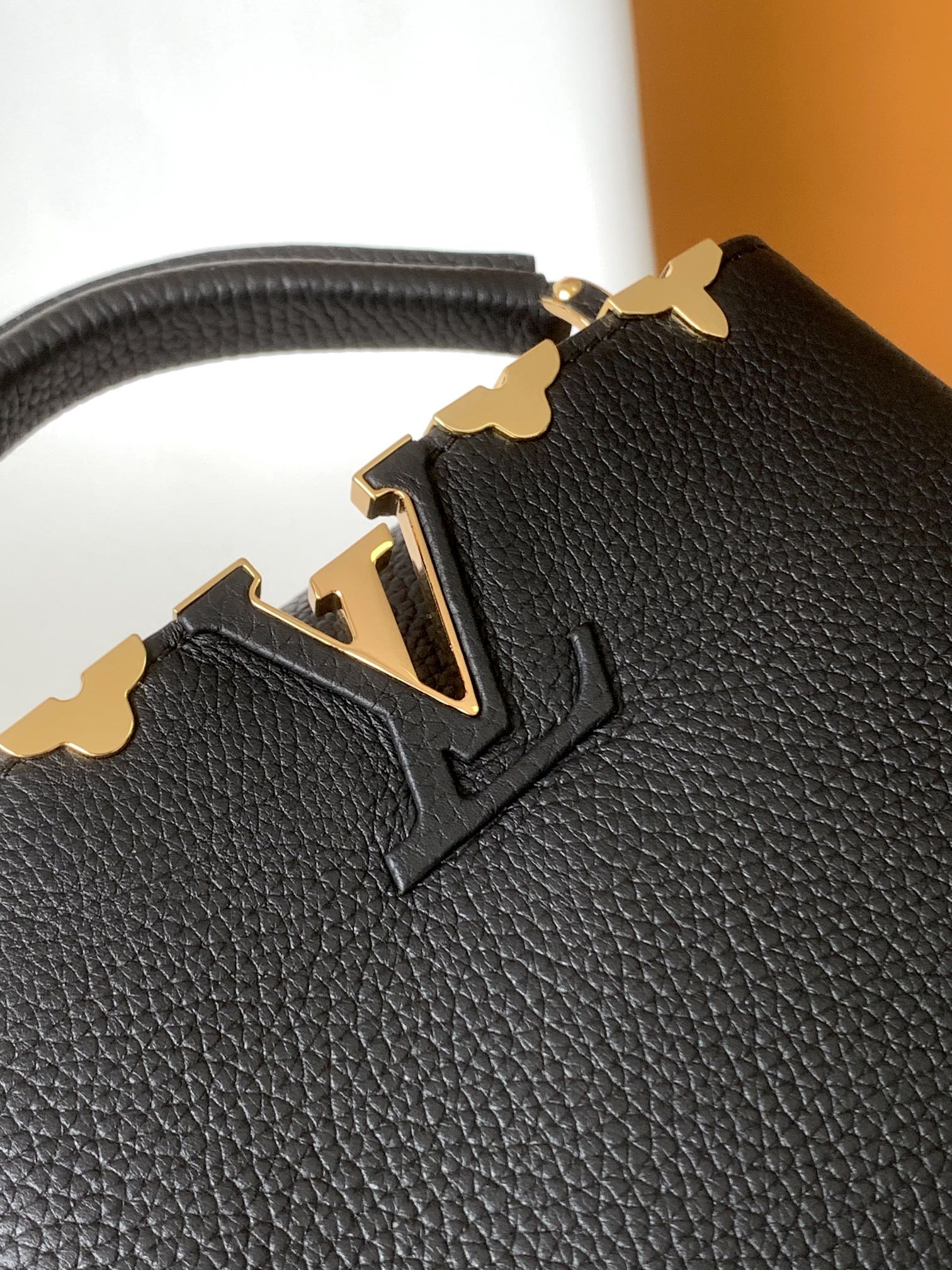 LOUIS VUITTON CAPUCINES MM BAG 21 IN BLACK TAURILLON COWHIDE GOLD HARDWARE