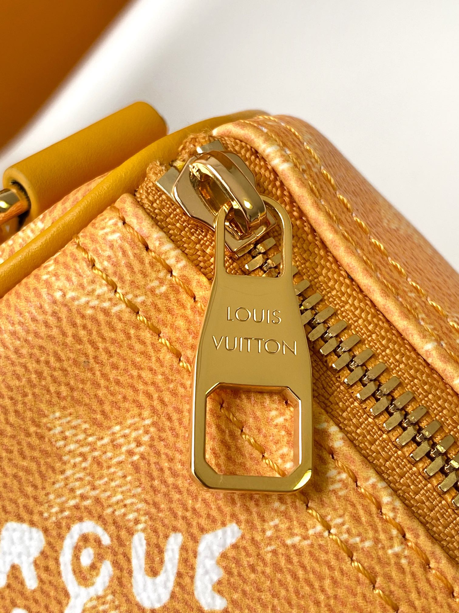 LOUIS VUITTON KEEPALL BANDOULIÈRE 25 IN ORANGE MONOGRAM HERITAGE CANVAS