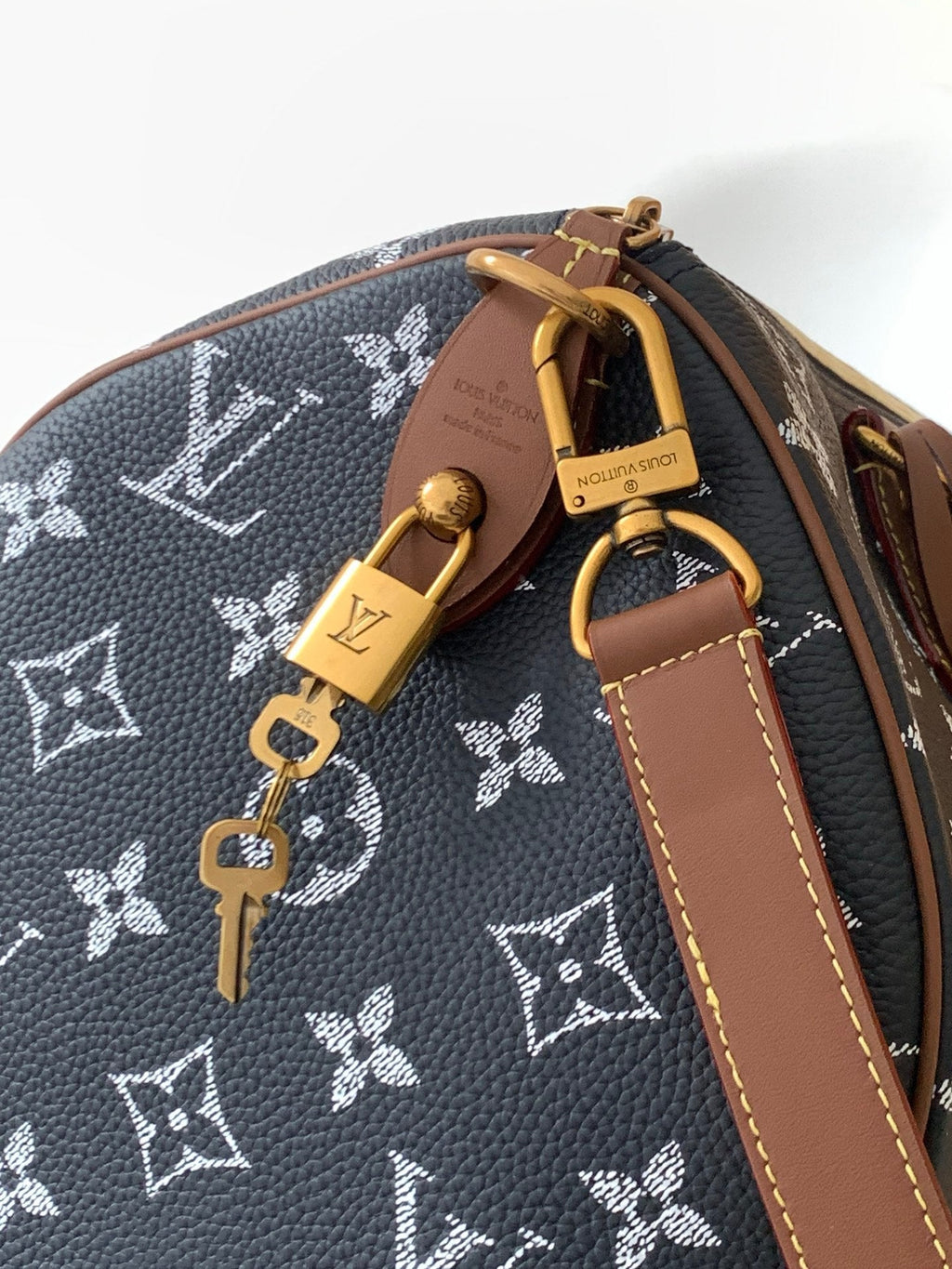 LOUIS VUITTON LV 25S SPEEDY BANDOULIÈRE BAG 40 IN CHARCOAL BLUE CALFSKIN GOLD HARDWARE