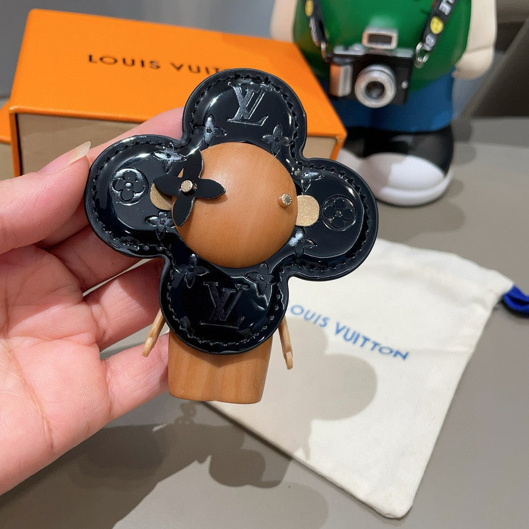 LOUIS VUITTON LV KEYCHAIN IN BLACK CALFSKIN AND WOOD