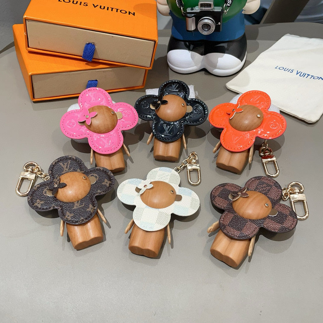 LOUIS VUITTON LV KEYCHAIN IN BLACK CALFSKIN AND WOOD