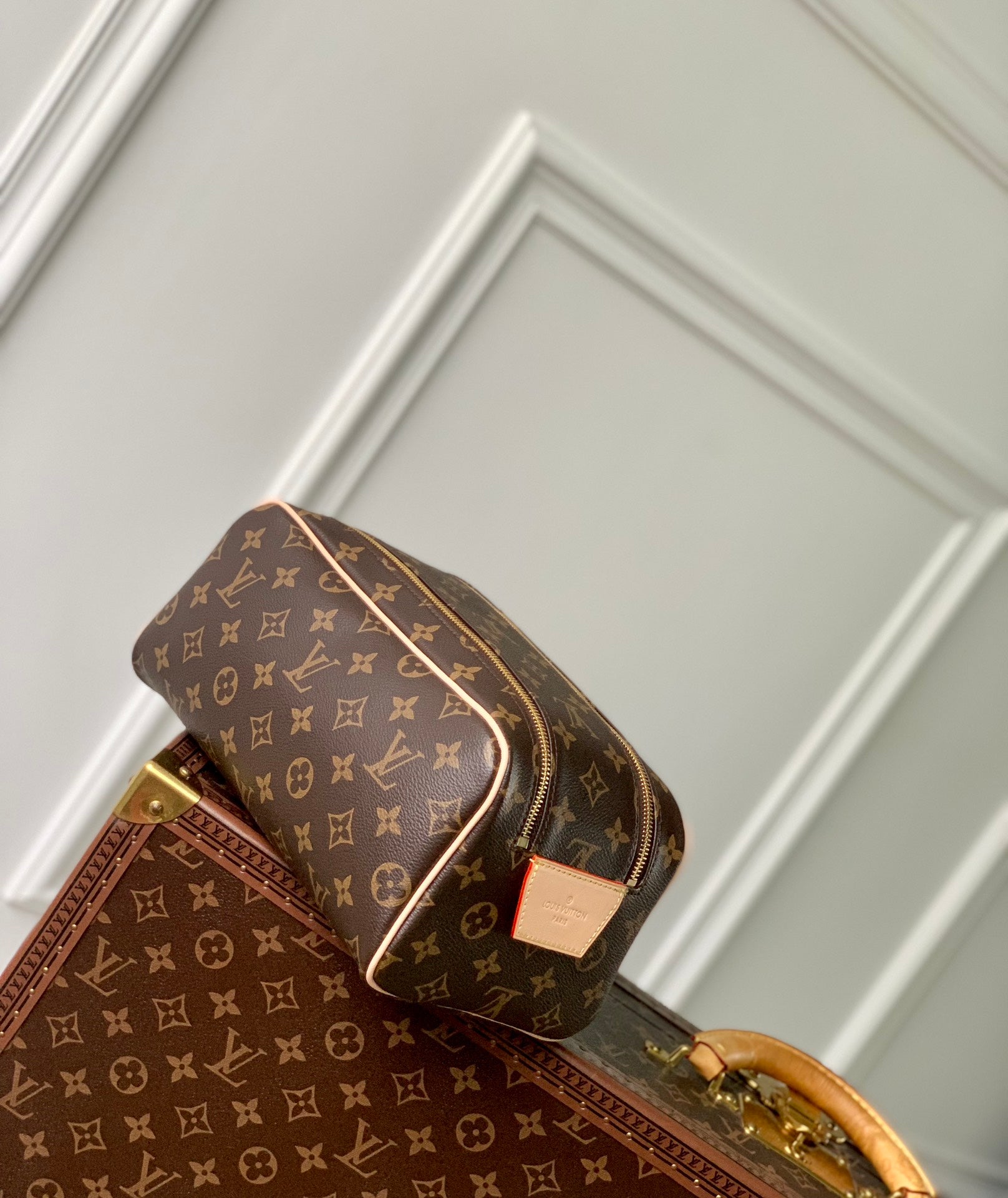 LOUIS VUITTON DOPP KIT 28 IN BROWN MONOGRAM CANVAS