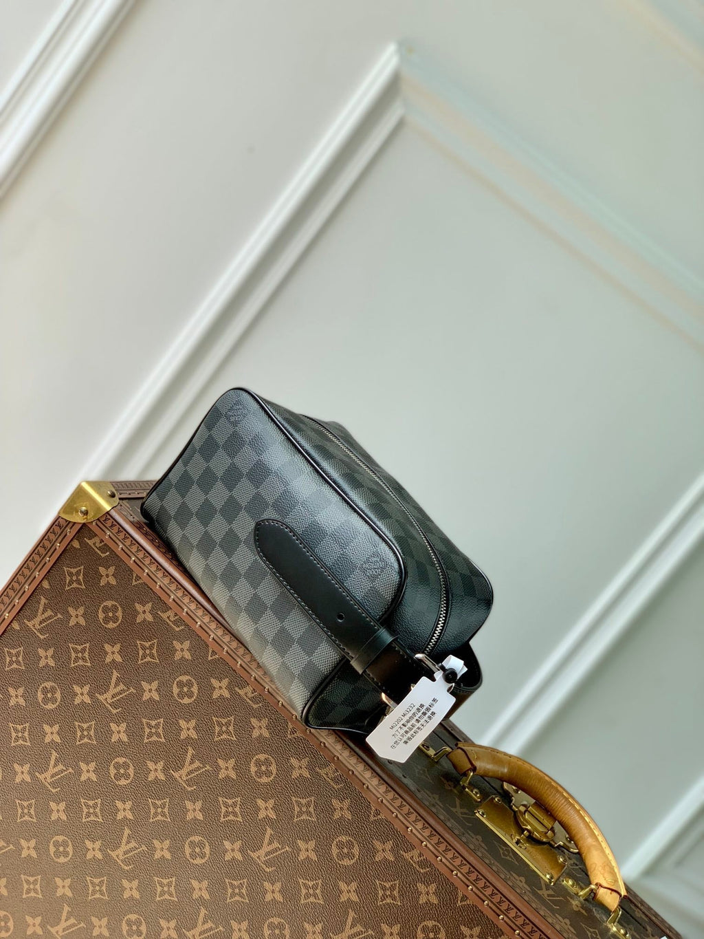 LOUIS VUITTON LOCKER DOPP KIT 23 IN GREY BLACK DAMIER GRAPHITE CANVAS