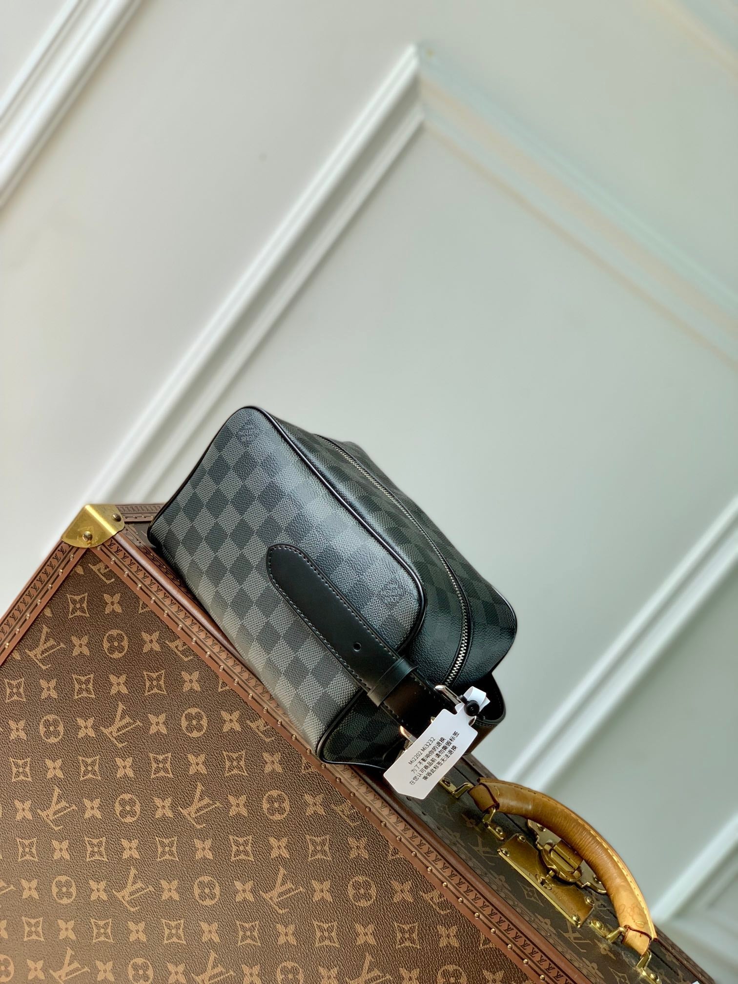 LOUIS VUITTON LOCKER DOPP KIT 23 IN GREY BLACK DAMIER GRAPHITE CANVAS