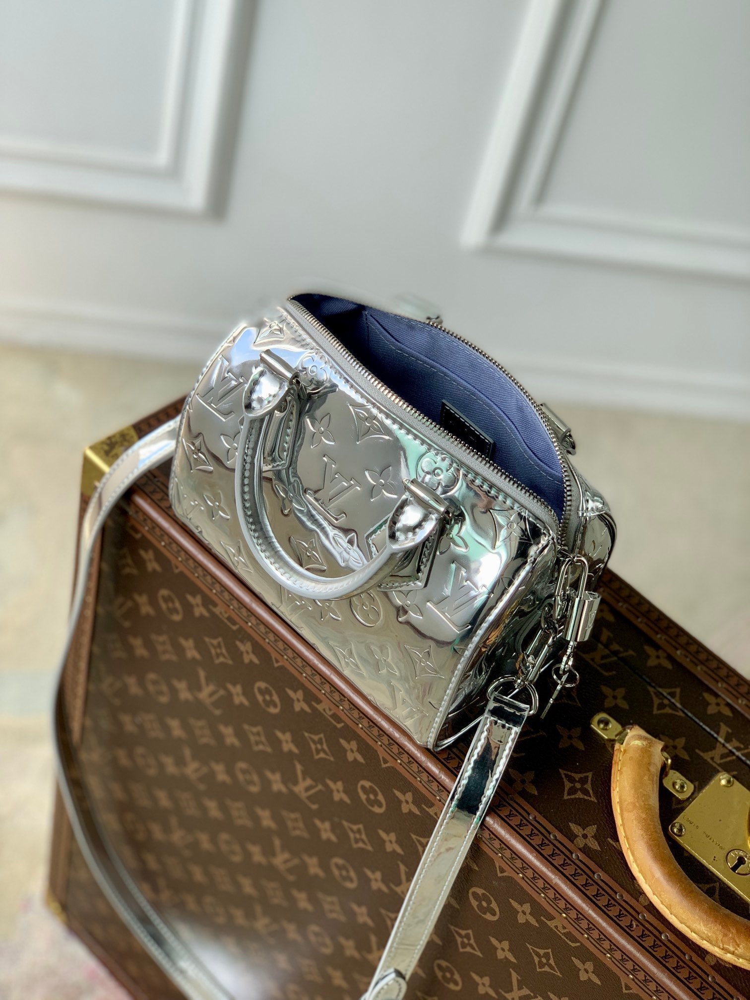 LOUIS VUITTON SPEEDY BANDOULIÈRE 20 IN SILVER MONOGRAM EMBOSSED CALFSKIN