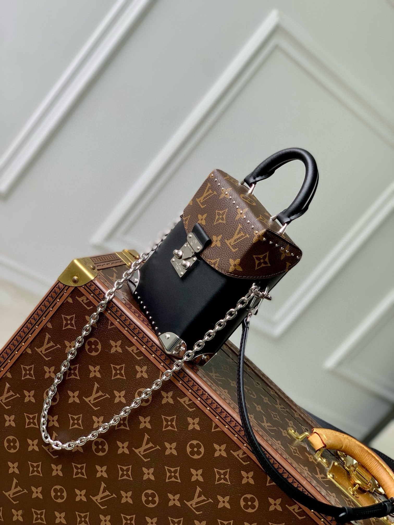 LOUIS VUITTON CAMERA BOX VIVE BAG 17 IN BLACK MONOGRAM CALFSKIN SILVER-TONE METALLIC