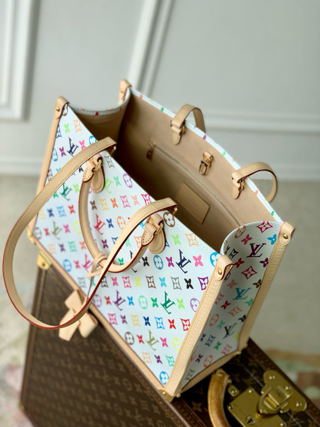 LOUIS VUITTON ONTHEGO MM BAG 35 IN MULTICOLOR MONOGRAM CANVAS