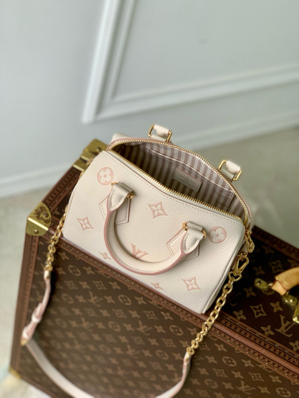 LOUIS VUITTON SPEEDY BANDOULIÈRE 20.5 IN LIGHT PINK MONOGRAM EMPREINTE CANVAS