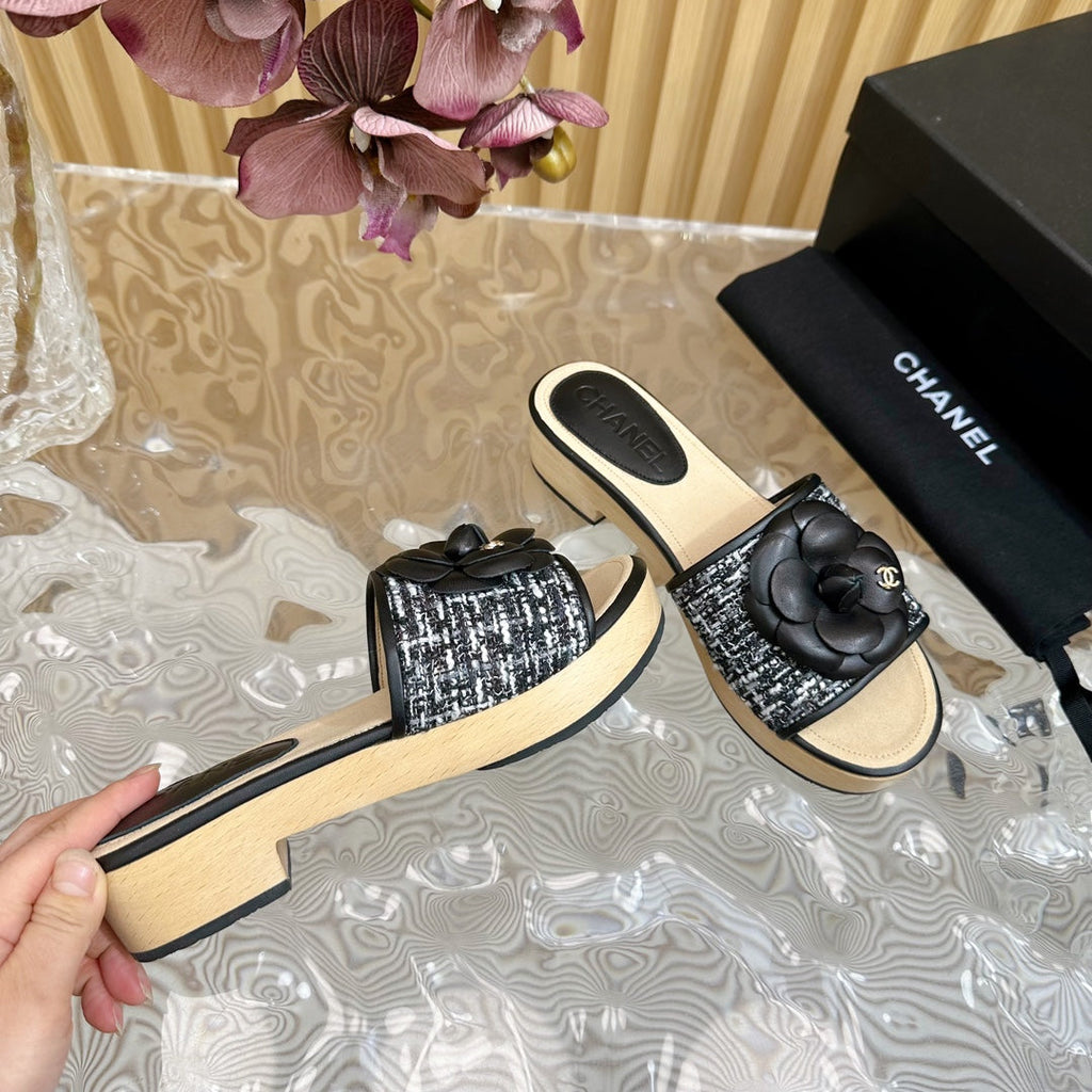 CHANEL PLATFORM SLIPPERS WITH FLOWER IN BLACK LAMBSKIN