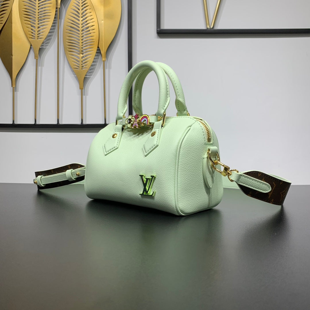 LOUIS VUITTON SPEEDY 18 IN PASTEL GREEN CALFSKIN GOLD HARDWARE