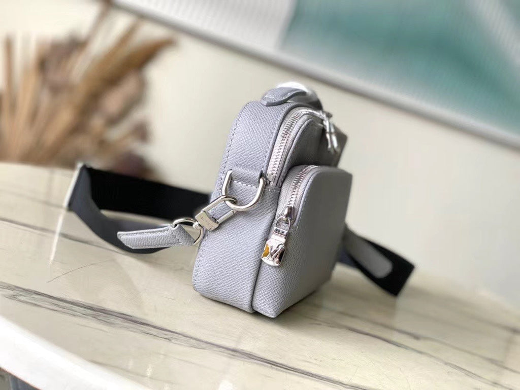 LOUIS VUITTON  AVENUE MESSENGER 22 IN HARBOR GRAY CALFSKIN