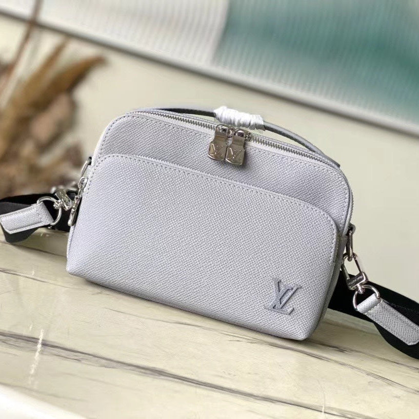 LOUIS VUITTON  AVENUE MESSENGER 22 IN HARBOR GRAY CALFSKIN