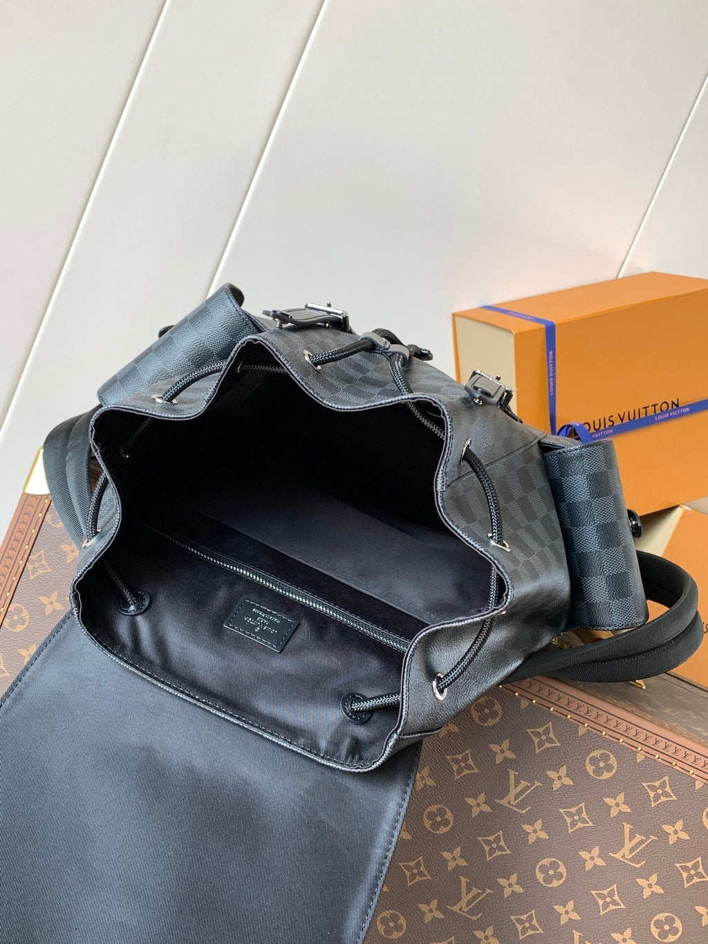 LOUIS VUITTON CHRISTOPHER MM BACKPACK 47 IN BLACK DAMIER GRAPHITE CANVAS