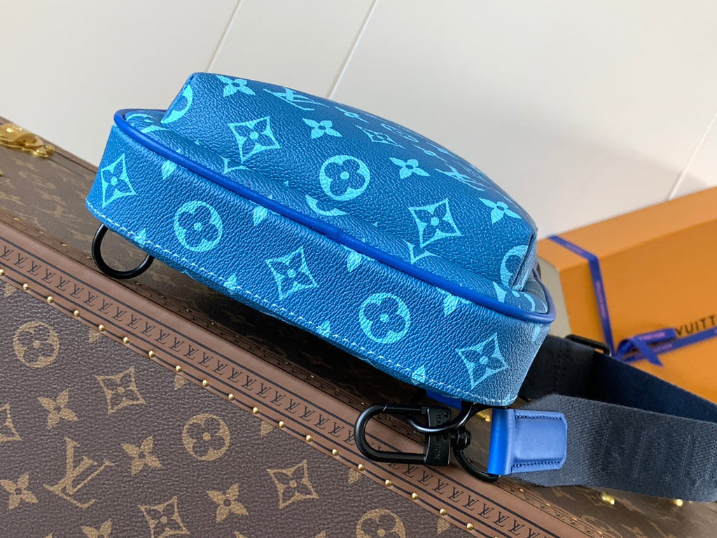 LOUIS VUITTON AVENUE SLINGBAG 31 IN BLUE AND BROWN TAIGA LEATHER