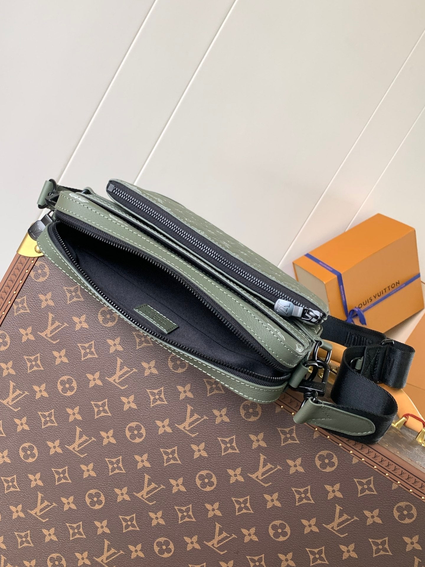 LOUIS VUITTON TRIO MESSENGER BAG 25 IN GREEN MONOGRAM SHADOW CALFSKIN